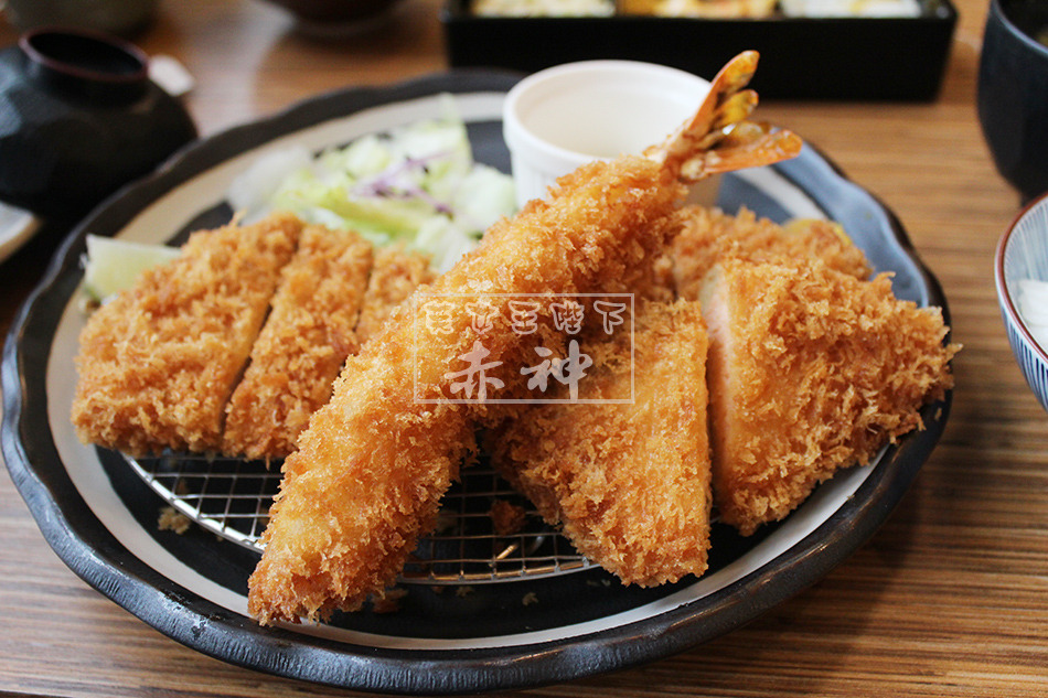 食記◎--【信義區 ATT4FUN】赤神日式豬排。人氣麻糬豬排X豪華海陸餐(內附菜單連結)