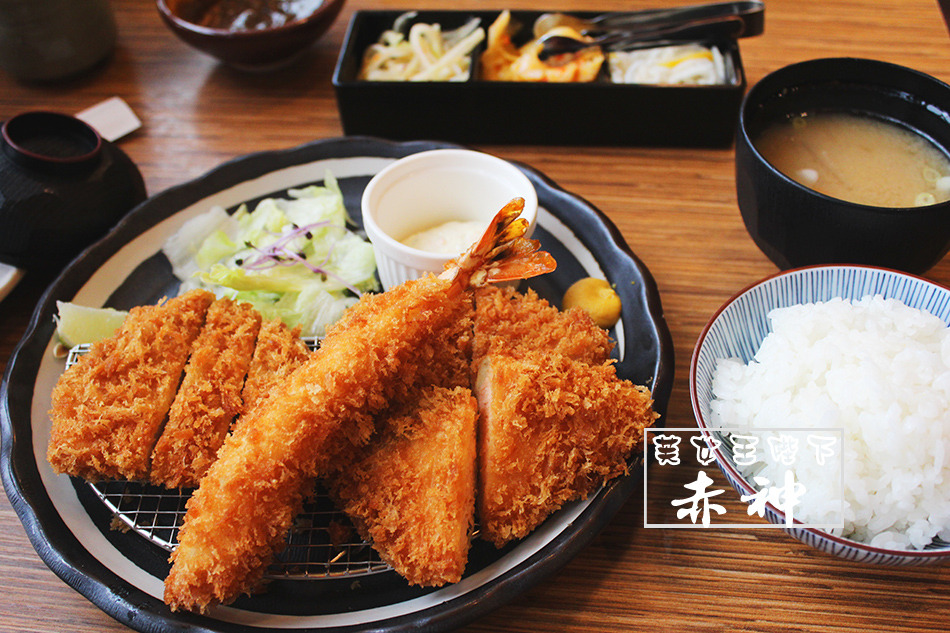 食記◎--【信義區 ATT4FUN】赤神日式豬排。人氣麻糬豬排X豪華海陸餐(內附菜單連結)