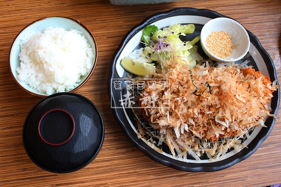 食記◎--【信義區 ATT4FUN】赤神日式豬排。人氣麻糬豬排X豪華海陸餐(內附菜單連結)