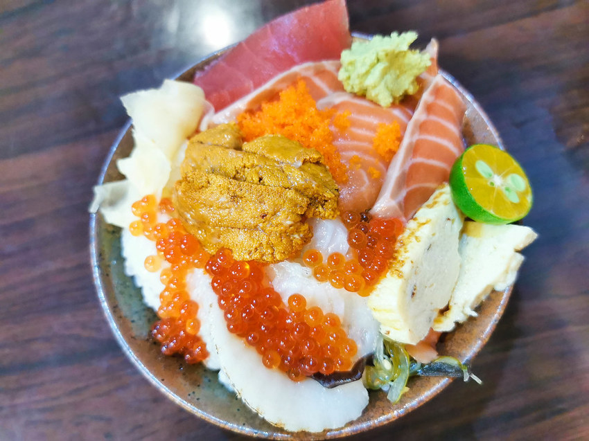 揚日式料理（生魚片蓋飯） (25)