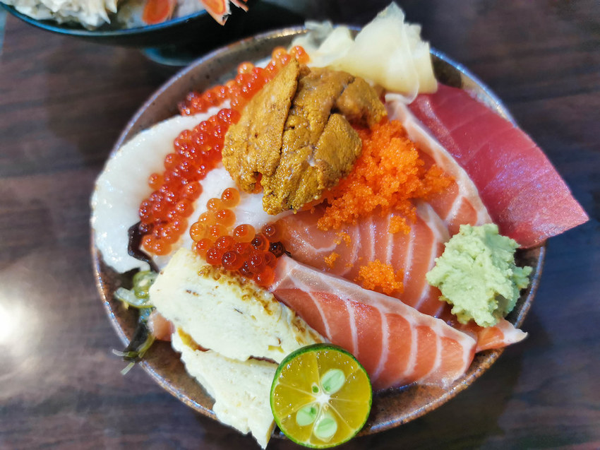 揚日式料理（生魚片蓋飯） (16)