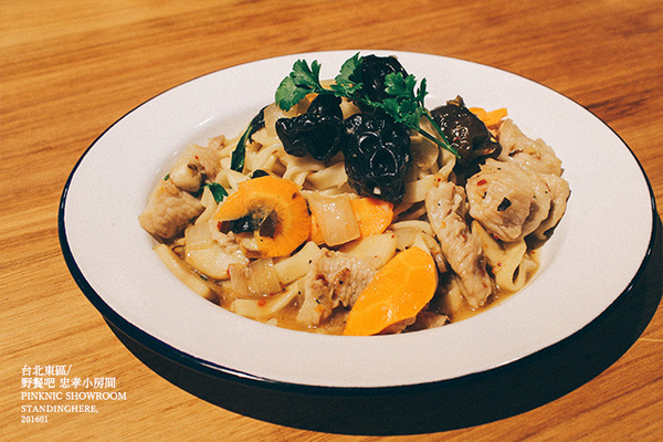 野餐吧 忠孝小房間:台北_ Pinknic 野餐吧忠孝小房間, 巷弄裡的生活餐酒館 野餐吧 忠孝小房間:台北_ Pinknic 野餐吧忠孝小房間, 巷弄裡的生活餐酒館