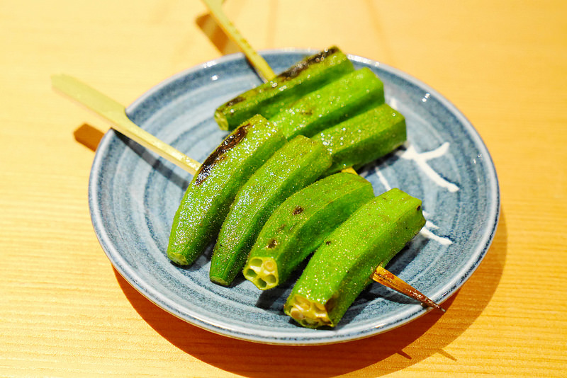 鳥苑地雞燒 雞肉串燒│西區：台中第一家可生食雞肉串燒專賣店～大推薦雞肉刺身 烤燈籠限量碰運氣美味～還有雞肝 山葵雞里肌 柚香雞肉丸也是必點好料！