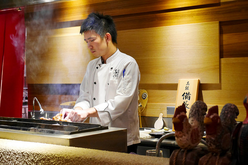 鳥苑地雞燒 雞肉串燒│西區：台中第一家可生食雞肉串燒專賣店～大推薦雞肉刺身 烤燈籠限量碰運氣美味～還有雞肝 山葵雞里肌 柚香雞肉丸也是必點好料！