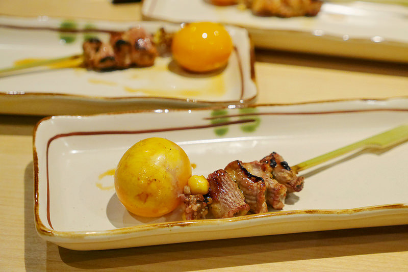 鳥苑地雞燒 雞肉串燒│西區：台中第一家可生食雞肉串燒專賣店～大推薦雞肉刺身 烤燈籠限量碰運氣美味～還有雞肝 山葵雞里肌 柚香雞肉丸也是必點好料！