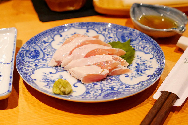 鳥苑地雞燒 雞肉串燒│西區：台中第一家可生食雞肉串燒專賣店～大推薦雞肉刺身 烤燈籠限量碰運氣美味～還有雞肝 山葵雞里肌 柚香雞肉丸也是必點好料！