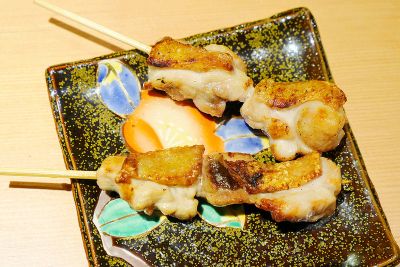 鳥苑地雞燒 雞肉串燒│西區：台中第一家可生食雞肉串燒專賣店～大推薦雞肉刺身 烤燈籠限量碰運氣美味～還有雞肝 山葵雞里肌 柚香雞肉丸也是必點好料！