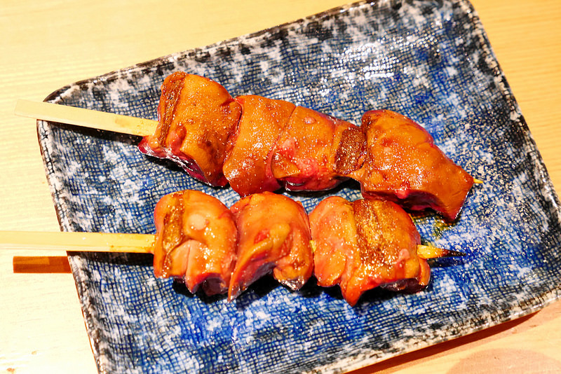 鳥苑地雞燒 雞肉串燒│西區：台中第一家可生食雞肉串燒專賣店～大推薦雞肉刺身 烤燈籠限量碰運氣美味～還有雞肝 山葵雞里肌 柚香雞肉丸也是必點好料！