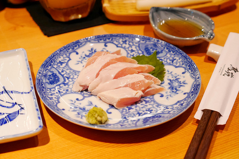 鳥苑地雞燒 雞肉串燒│西區：台中第一家可生食雞肉串燒專賣店～大推薦雞肉刺身 烤燈籠限量碰運氣美味～還有雞肝 山葵雞里肌 柚香雞肉丸也是必點好料！