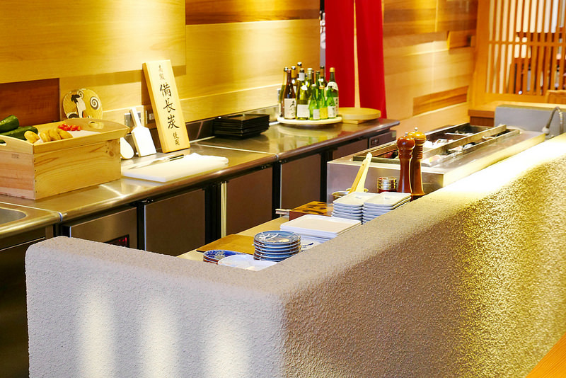 鳥苑地雞燒 雞肉串燒│西區：台中第一家可生食雞肉串燒專賣店～大推薦雞肉刺身 烤燈籠限量碰運氣美味～還有雞肝 山葵雞里肌 柚香雞肉丸也是必點好料！