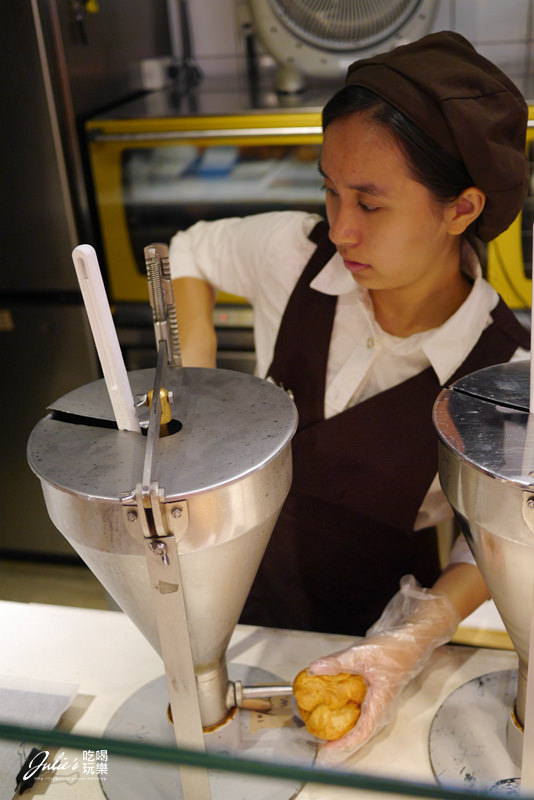 台北捷運車站M6出口●餐廳●拉提莎手工泡芙甜點、世田谷拉麵@HOYII北車站