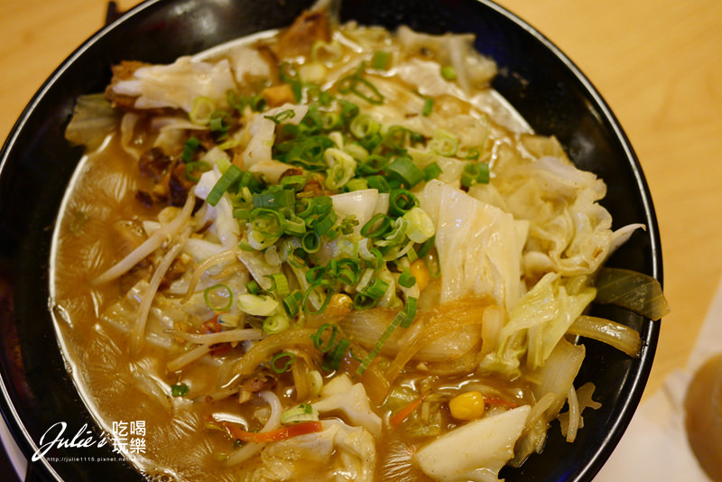 台北捷運車站M6出口●餐廳●拉提莎手工泡芙甜點、世田谷拉麵@HOYII北車站