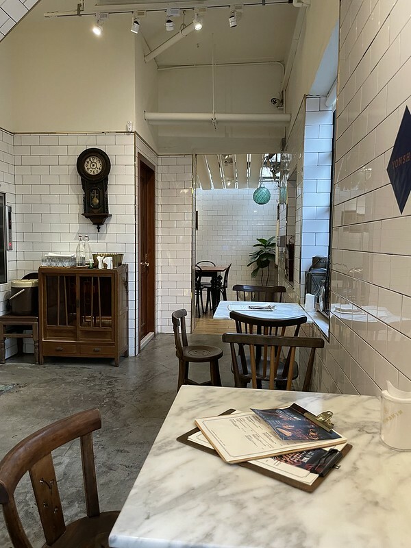 【台灣,高雄市,苓雅區】時尚又復古的新台式茶館~永心鳳茶 Yonshin Tea 中山店。(高雄美食)