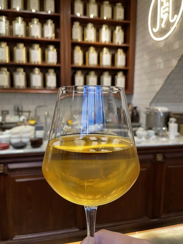 【台灣,高雄市,苓雅區】時尚又復古的新台式茶館~永心鳳茶 Yonshin Tea 中山店。(高雄美食)