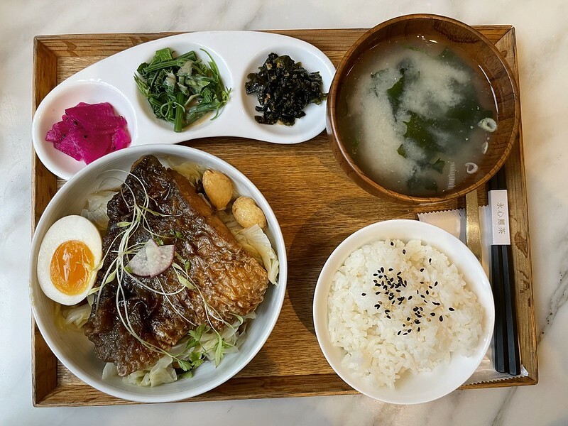 【台灣,高雄市,苓雅區】時尚又復古的新台式茶館~永心鳳茶 Yonshin Tea 中山店。(高雄美食)