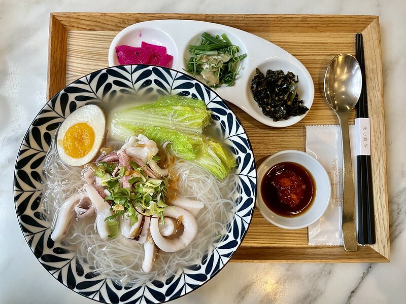 【台灣,高雄市,苓雅區】時尚又復古的新台式茶館~永心鳳茶 Yonshin Tea 中山店。(高雄美食)