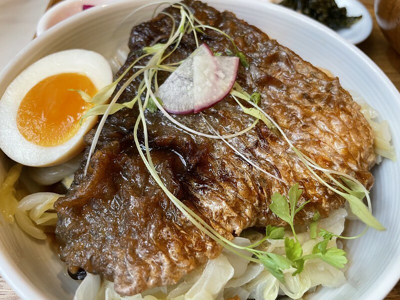 【台灣,高雄市,苓雅區】時尚又復古的新台式茶館~永心鳳茶 Yonshin Tea 中山店。(高雄美食)