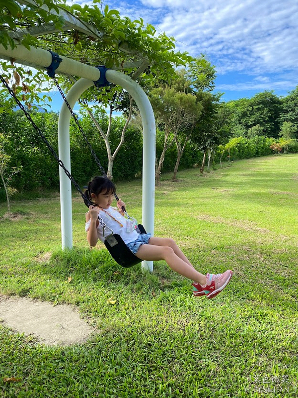 鹿野住宿新推薦!台東鹿野森活民宿,一次看到熱氣球、飛行傘,美景盡收眼底