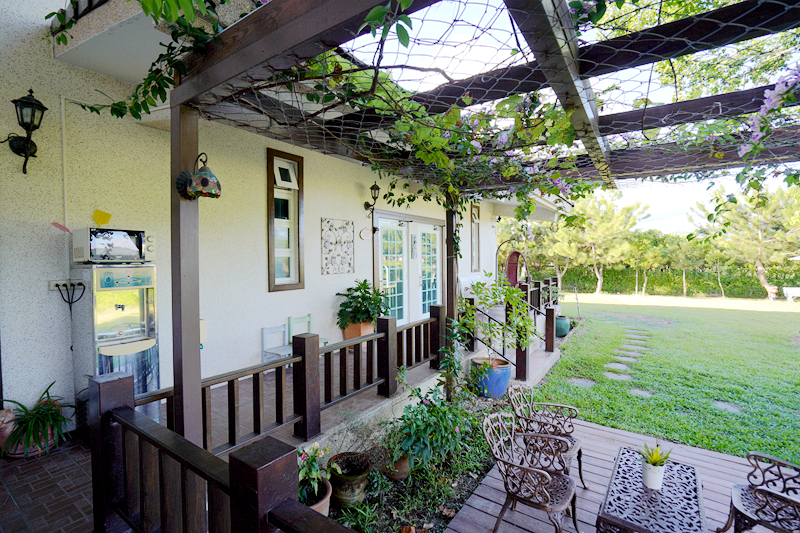 鹿野住宿新推薦!台東鹿野森活民宿,一次看到熱氣球、飛行傘,美景盡收眼底