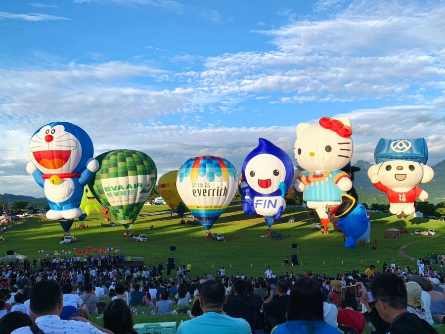 鹿野住宿新推薦!台東鹿野森活民宿,一次看到熱氣球、飛行傘,美景盡收眼底