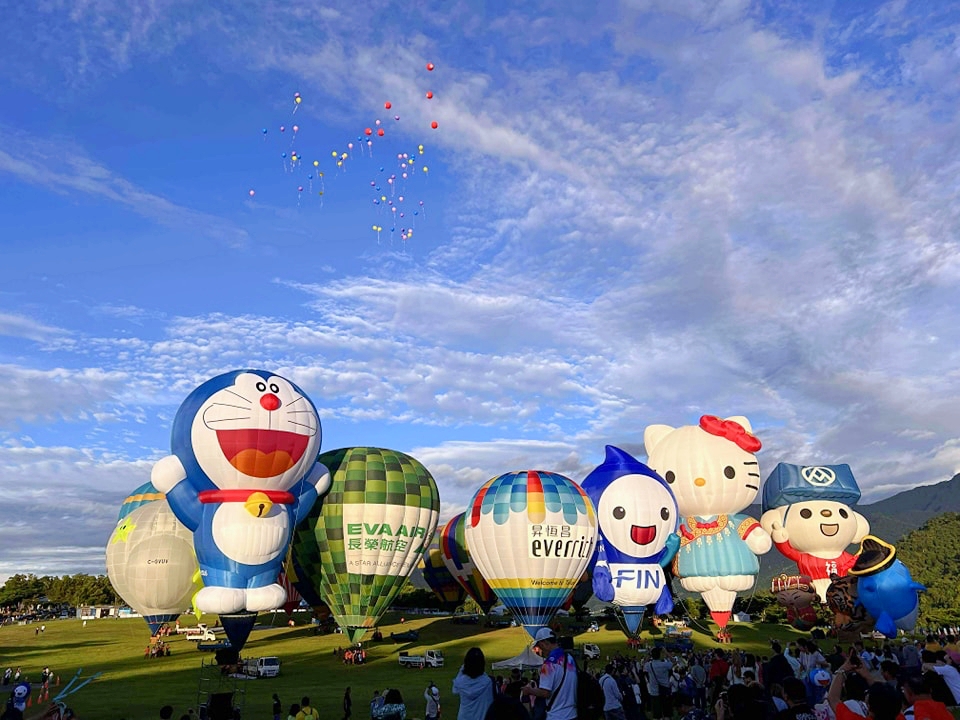 鹿野住宿新推薦!台東鹿野森活民宿,一次看到熱氣球、飛行傘,美景盡收眼底
