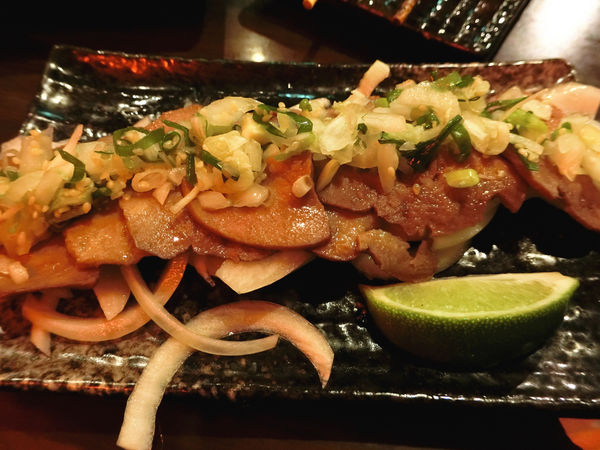 食記 ▌蘆洲居酒屋【鏊屋】串燒/壽司/酒場×隱藏在蘆洲巷弄裡的日本味〃凹嗚~~~宵夜小酌的好地方!!!(附菜單)