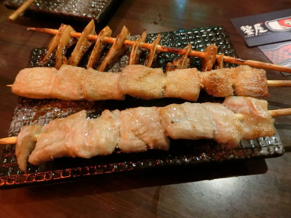 食記 ▌蘆洲居酒屋【鏊屋】串燒/壽司/酒場×隱藏在蘆洲巷弄裡的日本味〃凹嗚~~~宵夜小酌的好地方!!!(附菜單)