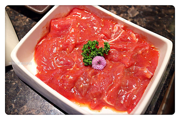 【台北美食】海底撈火鍋 ~ 信義區超人氣排隊火鍋❤️無微不至的服務還不用服務費 - 捷運101/世貿站