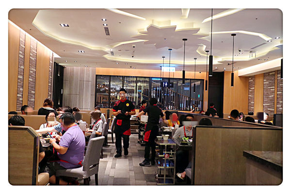 【台北美食】海底撈火鍋 ~ 信義區超人氣排隊火鍋❤️無微不至的服務還不用服務費 - 捷運101/世貿站