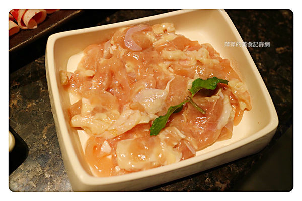 【台北美食】海底撈火鍋 ~ 信義區超人氣排隊火鍋❤️無微不至的服務還不用服務費 - 捷運101/世貿站