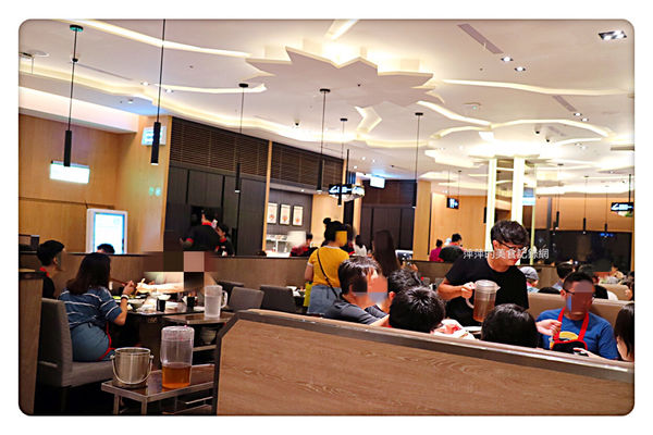 【台北美食】海底撈火鍋 ~ 信義區超人氣排隊火鍋❤️無微不至的服務還不用服務費 - 捷運101/世貿站