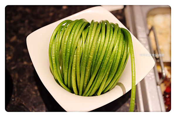 【台北美食】海底撈火鍋 ~ 信義區超人氣排隊火鍋❤️無微不至的服務還不用服務費 - 捷運101/世貿站