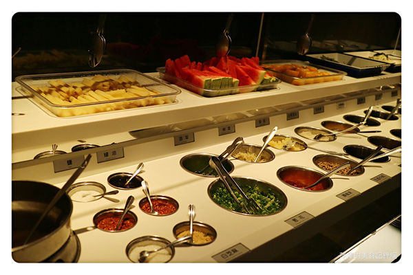 【台北美食】海底撈火鍋 ~ 信義區超人氣排隊火鍋❤️無微不至的服務還不用服務費 - 捷運101/世貿站