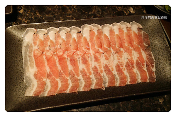 【台北美食】海底撈火鍋 ~ 信義區超人氣排隊火鍋❤️無微不至的服務還不用服務費 - 捷運101/世貿站