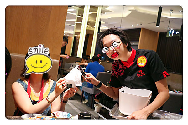 【台北美食】海底撈火鍋 ~ 信義區超人氣排隊火鍋❤️無微不至的服務還不用服務費 - 捷運101/世貿站