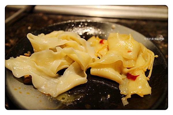 【台北美食】海底撈火鍋 ~ 信義區超人氣排隊火鍋❤️無微不至的服務還不用服務費 - 捷運101/世貿站