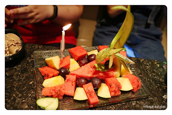 【台北美食】海底撈火鍋 ~ 信義區超人氣排隊火鍋❤️無微不至的服務還不用服務費 - 捷運101/世貿站