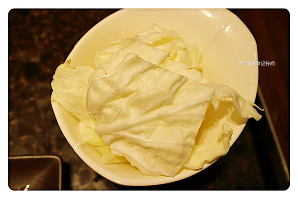 【台北美食】海底撈火鍋 ~ 信義區超人氣排隊火鍋❤️無微不至的服務還不用服務費 - 捷運101/世貿站