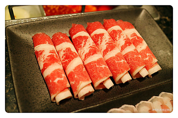 【台北美食】海底撈火鍋 ~ 信義區超人氣排隊火鍋❤️無微不至的服務還不用服務費 - 捷運101/世貿站