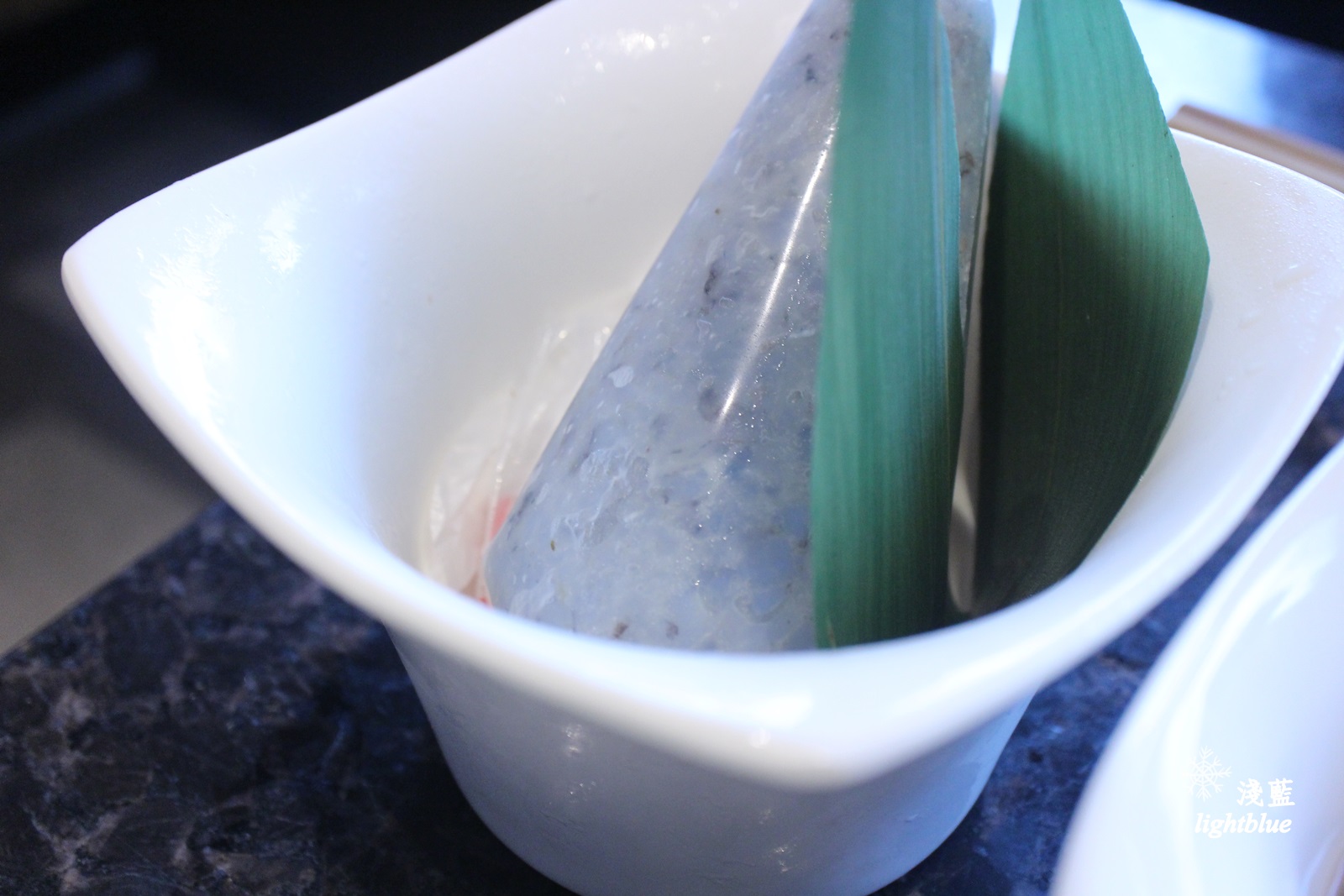 [ 台北101/世貿站ATT 4 fun美食]  淺藍 × 海底撈火鍋 HaidilaoTaiwan～肉麻服務吃火鍋，與各種神奇節目