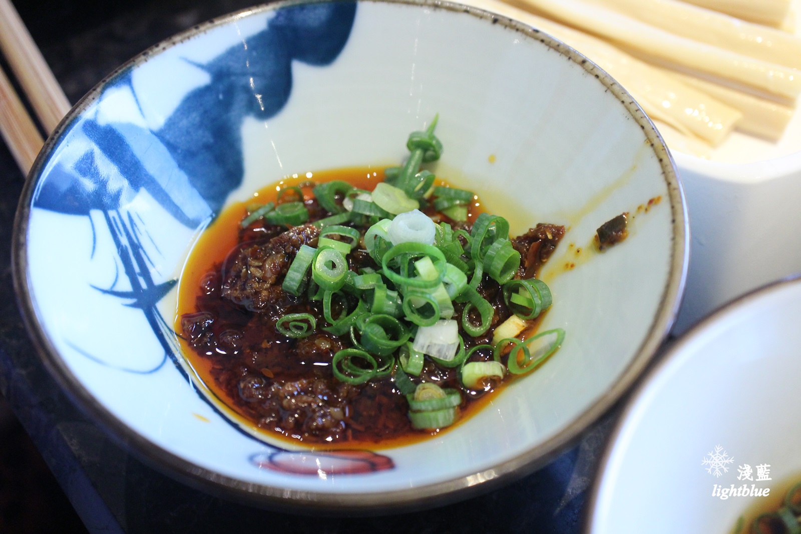 [ 台北101/世貿站ATT 4 fun美食]  淺藍 × 海底撈火鍋 HaidilaoTaiwan～肉麻服務吃火鍋，與各種神奇節目