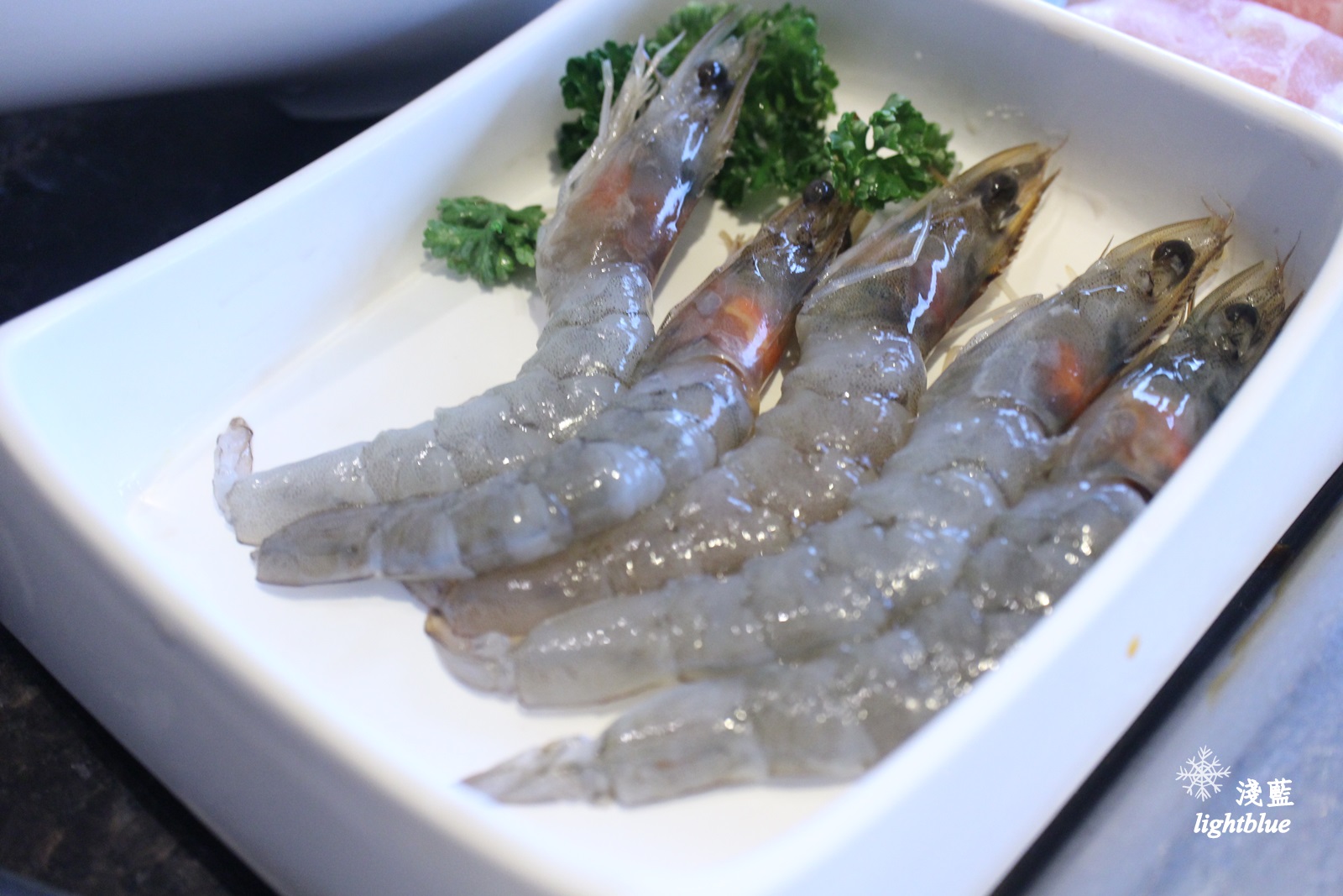 [ 台北101/世貿站ATT 4 fun美食]  淺藍 × 海底撈火鍋 HaidilaoTaiwan～肉麻服務吃火鍋，與各種神奇節目