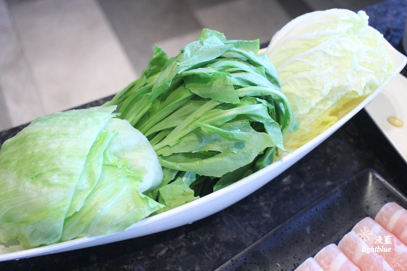 [ 台北101/世貿站ATT 4 fun美食]  淺藍 × 海底撈火鍋 HaidilaoTaiwan～肉麻服務吃火鍋，與各種神奇節目