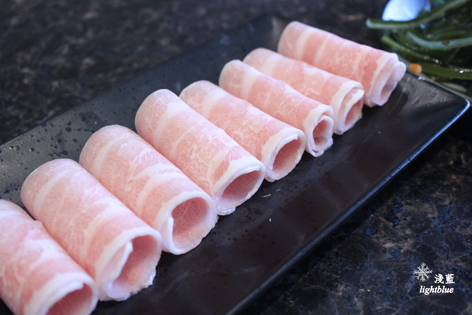 [ 台北101/世貿站ATT 4 fun美食]  淺藍 × 海底撈火鍋 HaidilaoTaiwan～肉麻服務吃火鍋，與各種神奇節目