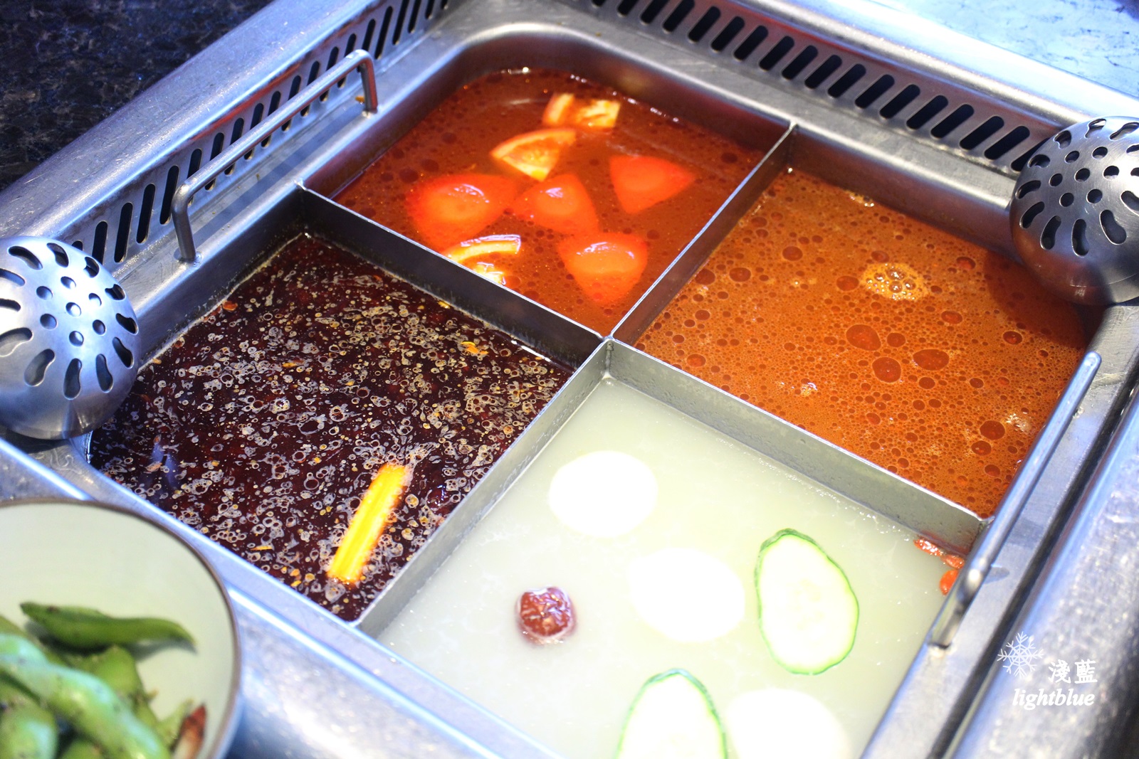 [ 台北101/世貿站ATT 4 fun美食]  淺藍 × 海底撈火鍋 HaidilaoTaiwan～肉麻服務吃火鍋，與各種神奇節目