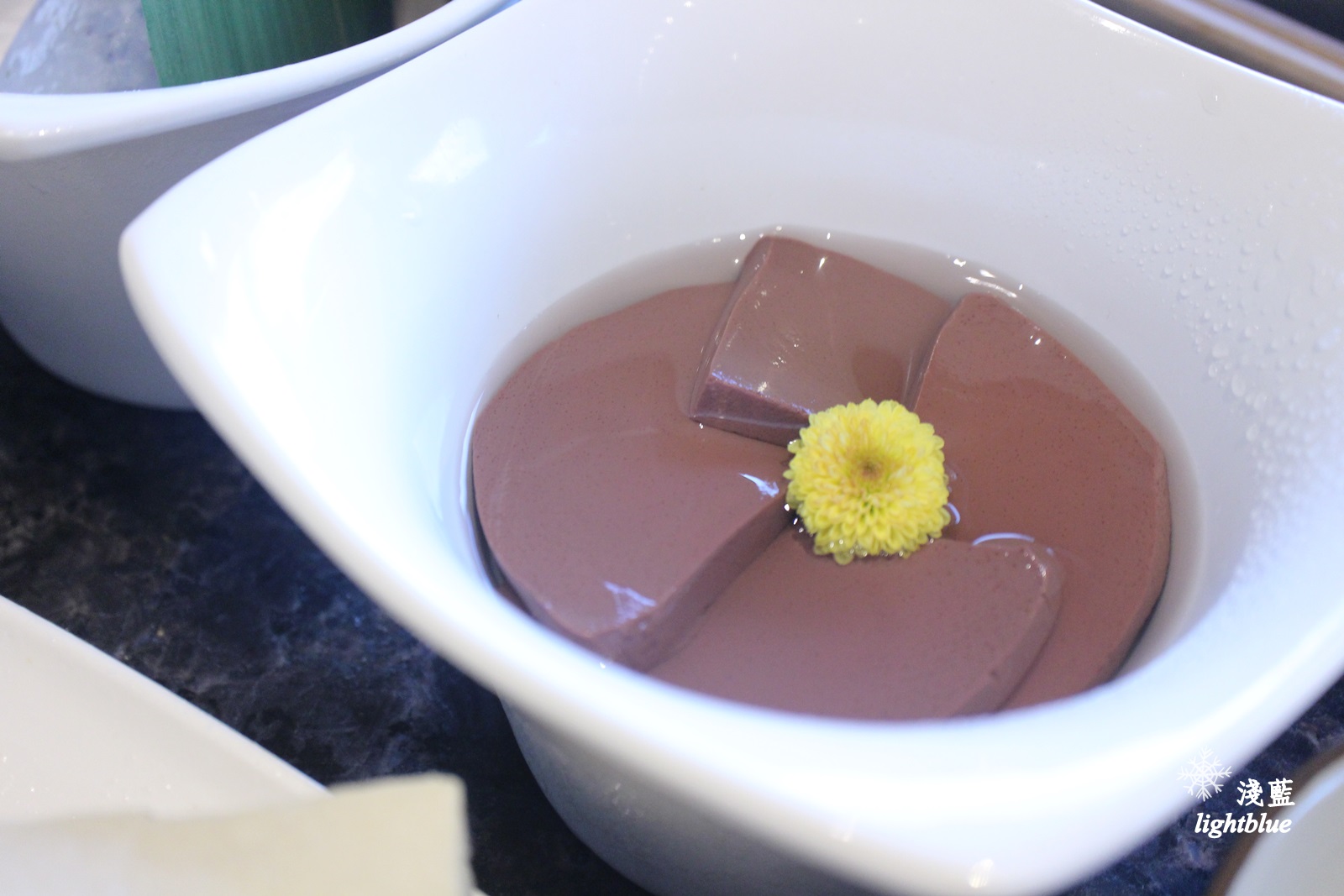 [ 台北101/世貿站ATT 4 fun美食]  淺藍 × 海底撈火鍋 HaidilaoTaiwan～肉麻服務吃火鍋，與各種神奇節目