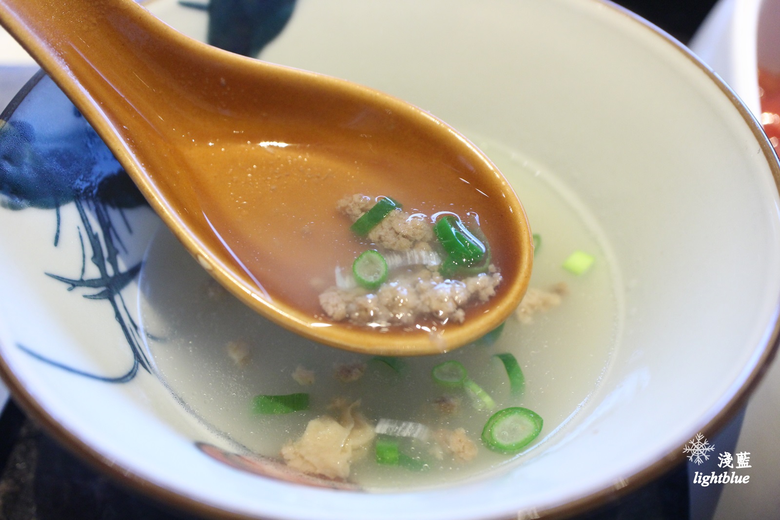 [ 台北101/世貿站ATT 4 fun美食]  淺藍 × 海底撈火鍋 HaidilaoTaiwan～肉麻服務吃火鍋，與各種神奇節目