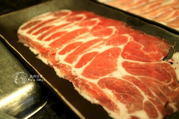 海底撈火鍋(台灣一號店)：├吃喝┤├捷運世貿101站┤├ATT 4 FUN┤海底撈火鍋-把客人寵上天的火鍋店