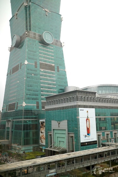 海底撈火鍋(台灣一號店)：├吃喝┤├捷運世貿101站┤├ATT 4 FUN┤海底撈火鍋-把客人寵上天的火鍋店