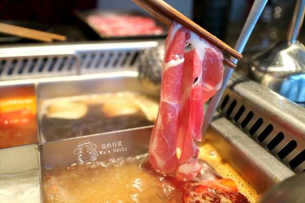 海底撈火鍋(台灣一號店)：├吃喝┤├捷運世貿101站┤├ATT 4 FUN┤海底撈火鍋-把客人寵上天的火鍋店